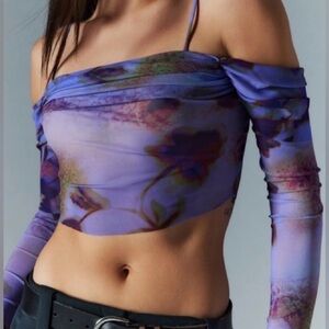 💜Urban Outfitters Floral Off-Shoulder Crop Top💜